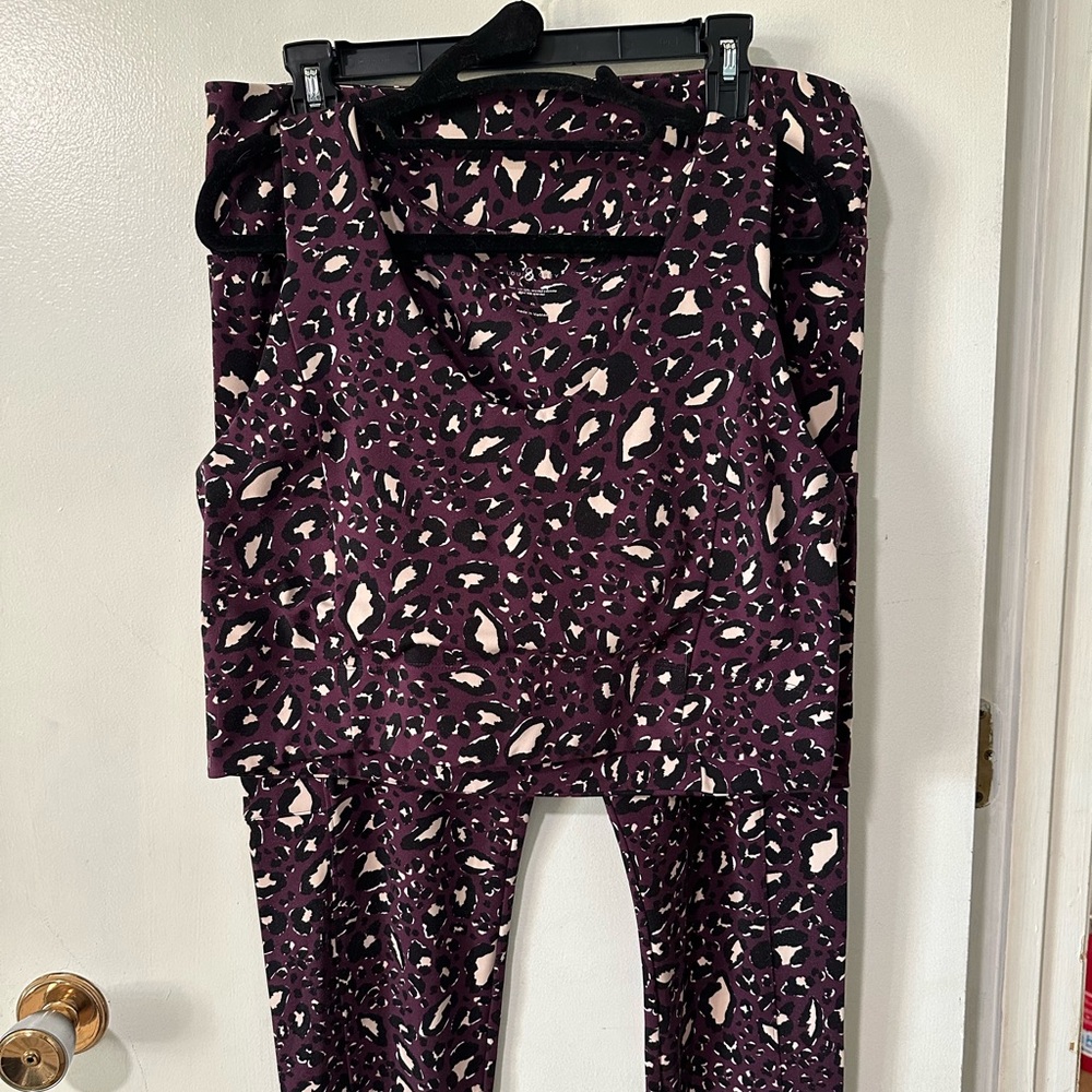 Lou & Grey purple leopard print athleisure set